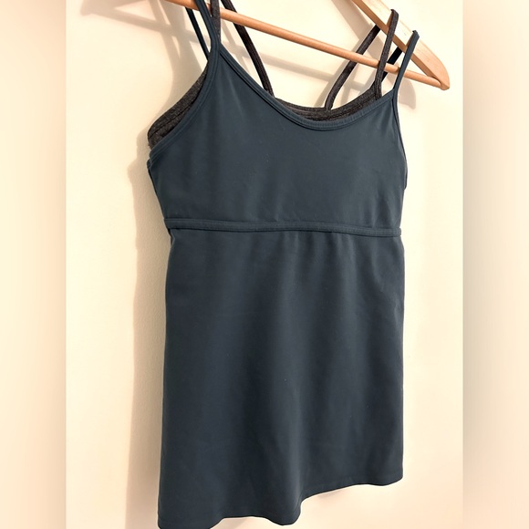 GAP FIT Yoga Top w/ built in sports bra - Picture 2 of 9